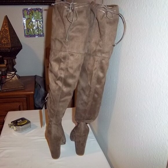 CHARLOTTE RUSSE THIGH HIGH BOOTS - Picture 9 of 12